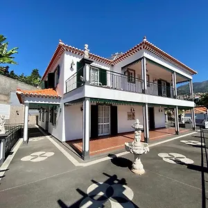 https://4-bed-beautiful-villa-w-view-and-private-parking.madeira-islandshotels.com